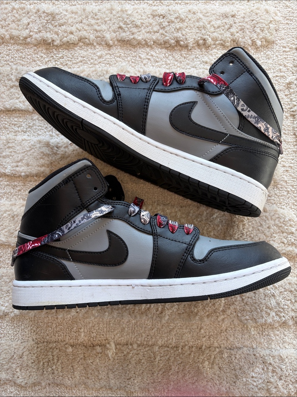 Jordan 1 Mid Shoes - Shadow Red